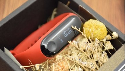 有了小米手環(huán)3 NFC，從此扔掉公交卡？還是手下留情吧！